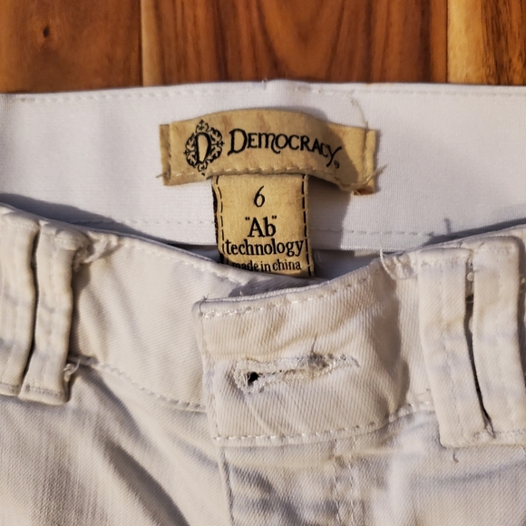 Democracy pants size 6 white Gently used - Picture 3 of 3